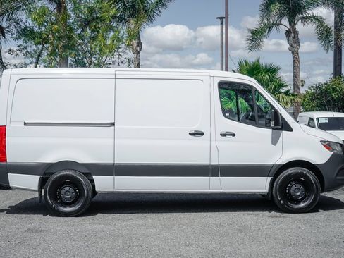 Used 2024 Mercedes-Benz Sprinter 2500 image 11