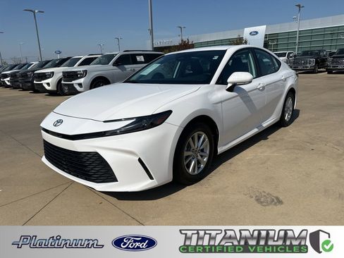 Used 2025 Toyota Camry LE FWD image 1