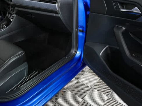 Certified 2023 Volkswagen Jetta SE FWD image 25