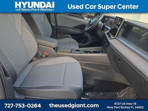 Used 2025 Volkswagen Tiguan SE w/ Panoramic Sunroof Package image 23