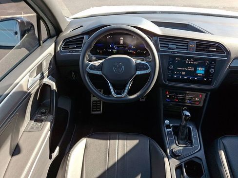 Certified 2023 Volkswagen Tiguan SE R-Line image 11