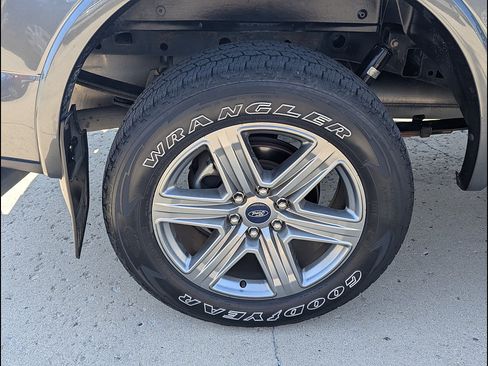 Used 2019 Ford F150 XLT w/ Equipment Group 302A Luxury AWD/4WD image 18