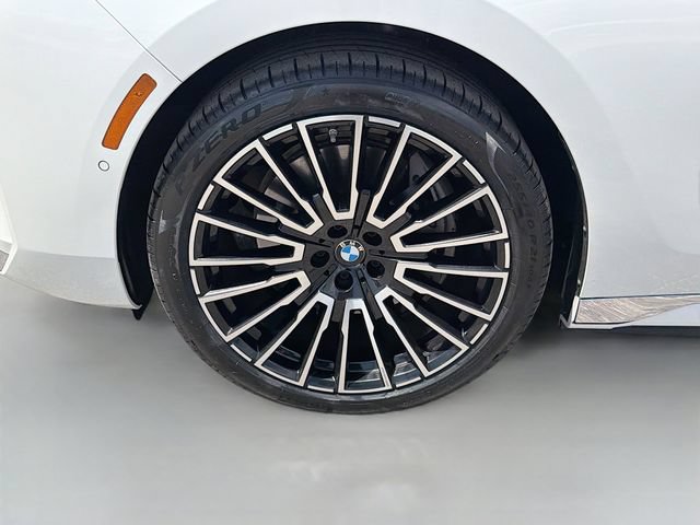 Used 2025 BMW i7 eDrive50 w/ Premium Package RWD image 41
