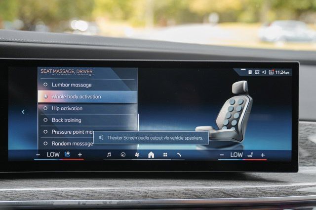 Used 2024 BMW i7 xDrive60 AWD/4WD image 31