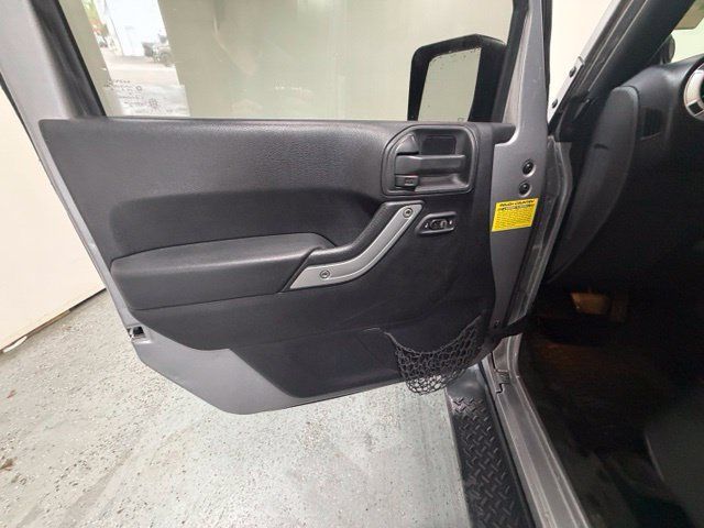 Used 2014 Jeep Wrangler Unlimited Sahara w/ Connectivity Group AWD/4WD image 21
