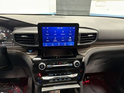Used 2023 Ford Explorer Limited image 9