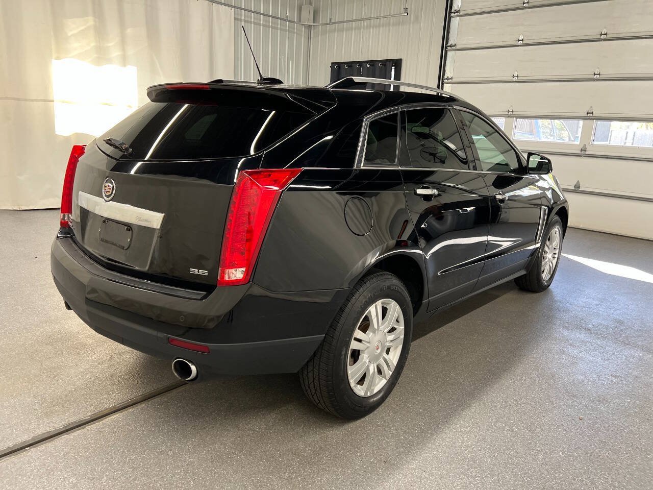 Used 2015 Cadillac SRX Luxury w/ Driver Awareness Package AWD/4WD image 4