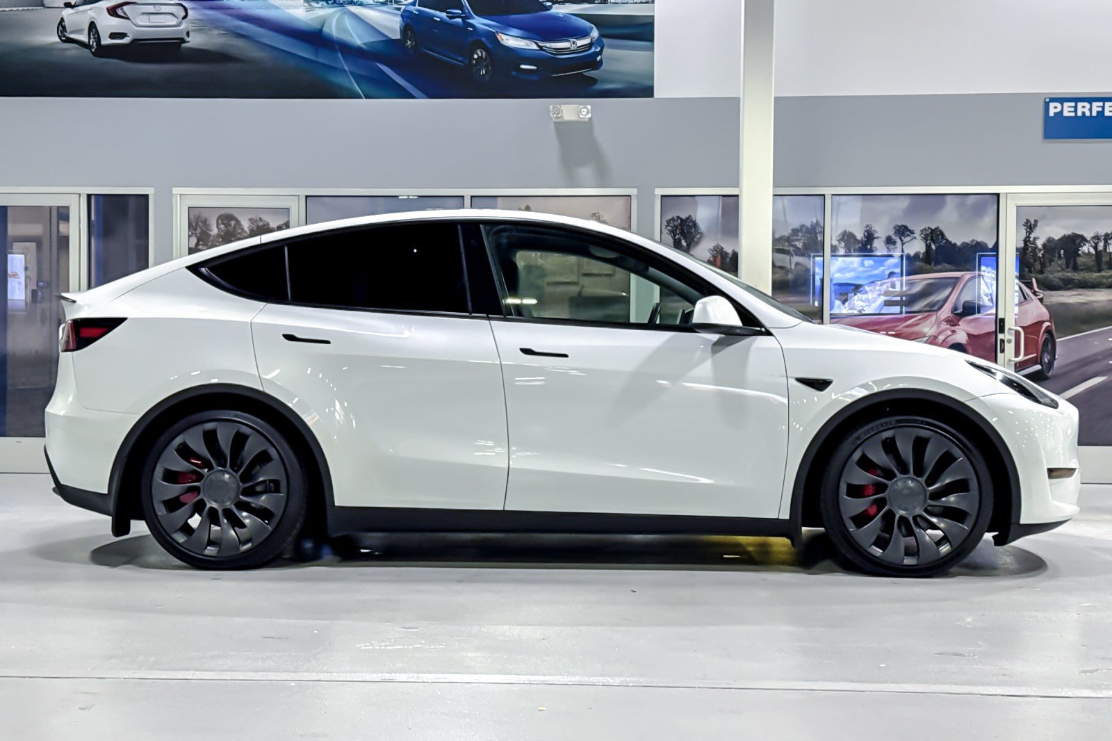 Used 2023 Tesla Model Y Performance AWD/4WD image 8