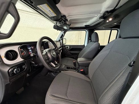 Used 2025 Jeep Gladiator Sport AWD/4WD image 31