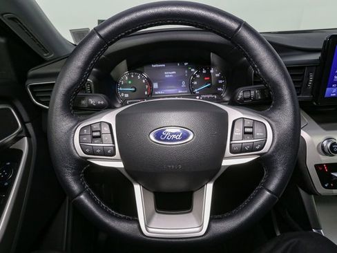 Used 2022 Ford Explorer XLT w/ Equipment Group 202A image 32