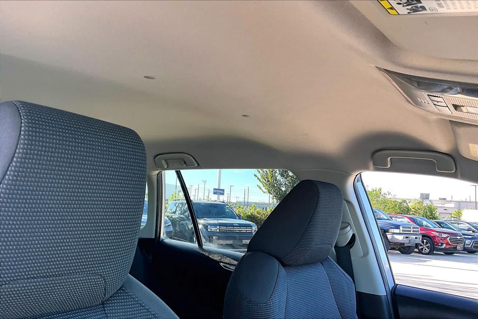 Used 2019 Toyota RAV4 LE FWD image 12