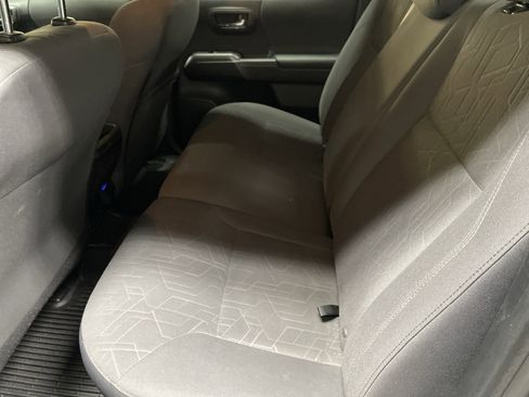 Used 2019 Toyota Tacoma TRD Off-Road AWD/4WD image 8