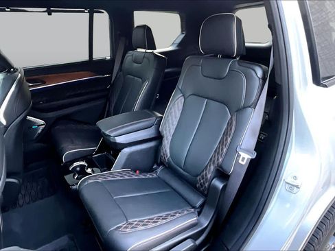 Used 2025 Jeep Grand Cherokee L Summit AWD/4WD image 20