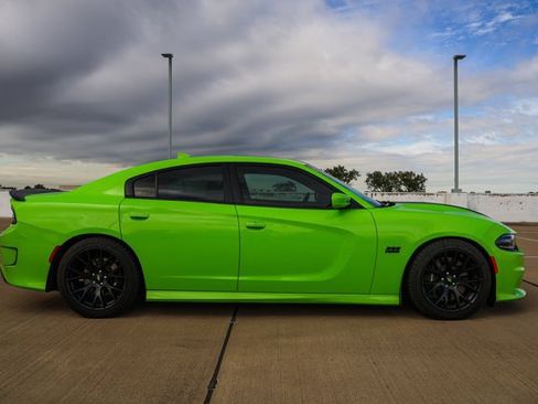 Used 2019 Dodge Charger Scat Pack w/ Dynamics Package RWD image 4