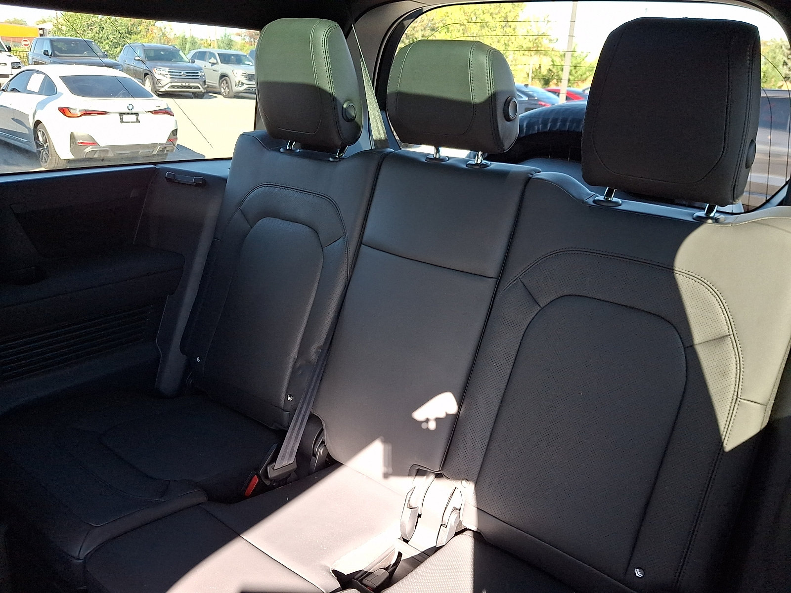 Used 2023 Land Rover Defender 130 X-Dynamic SE AWD/4WD image 8