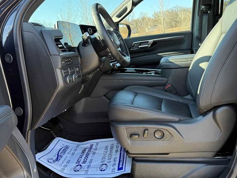 Used 2025 Chevrolet Suburban LT w/ Comfort Package image 7