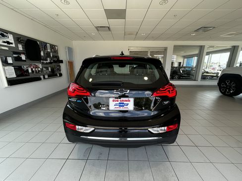 Used 2018 Chevrolet Bolt Premier w/ Driver Confidence II Package FWD image 8