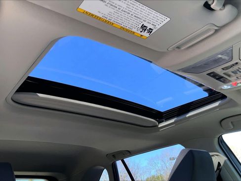 Used 2021 Toyota RAV4 XLE w/ Convenience Package AWD/4WD image 14