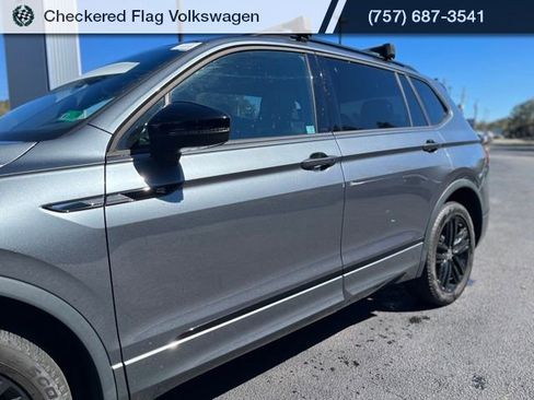 Used 2022 Volkswagen Tiguan SE R-Line image 3