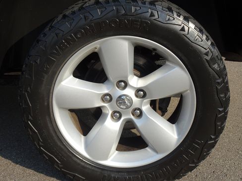 Used 2018 RAM 1500 Classic SLT AWD/4WD image 25