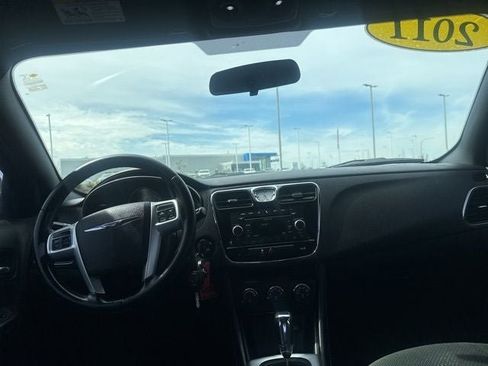 Used 2011 Chrysler 200 Touring FWD image 11
