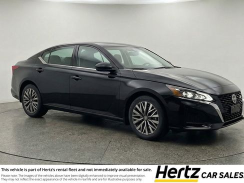 Used 2025 Nissan Altima 2.5 SV image 1
