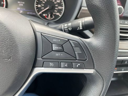 Used 2023 Nissan Altima 2.5 SV AWD/4WD image 17