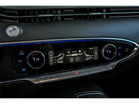 Used 2023 Genesis GV70 2.5T w/ Sport Prestige Package image 22