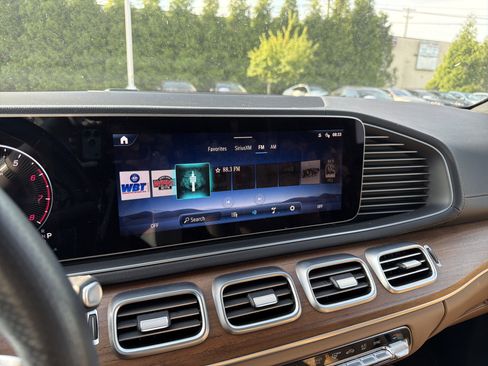 Used 2024 Mercedes-Benz GLS 450 4MATIC image 23