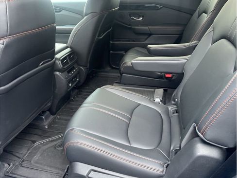 Used 2024 Honda Pilot TrailSport image 5