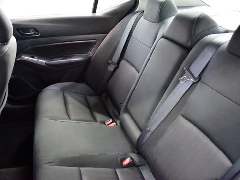 Used 2025 Nissan Altima 2.5 SV FWD image 10
