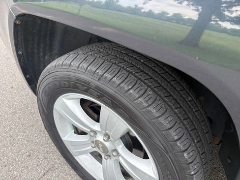 Used 2014 Jeep Compass Latitude w/ Sun/Sound Group AWD/4WD image 21