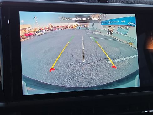 Used 2024 Jeep Wrangler Unlimited image 10