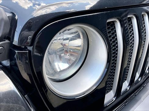 Used 2019 Jeep Wrangler Unlimited Sahara AWD/4WD image 27