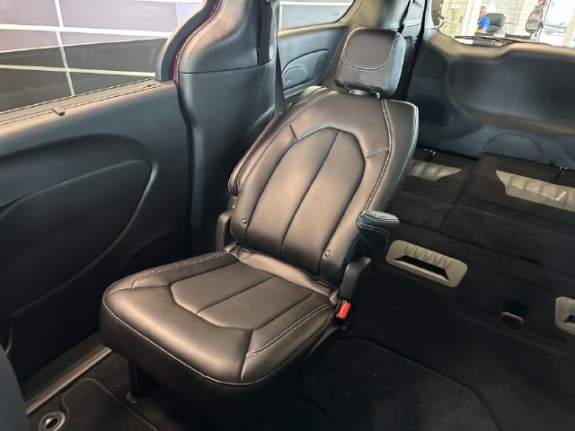New 2027 Chrysler Pacifica Select w/ Family Tech Group FWD image 19