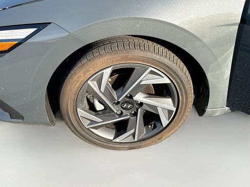 New 2025 Hyundai Elantra SEL image 23