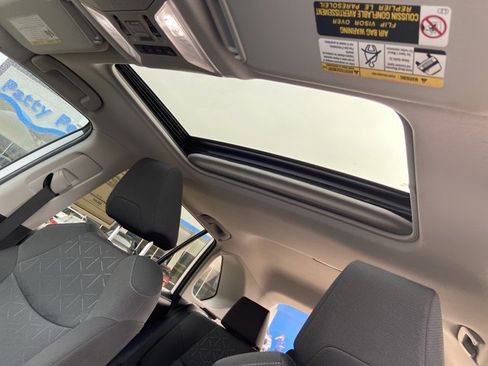 Used 2022 Toyota RAV4 XLE image 28