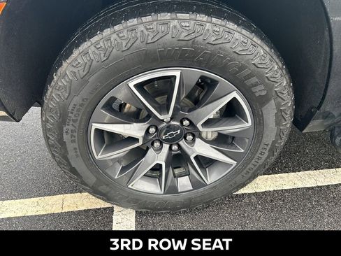 Used 2023 Chevrolet Suburban Z71 w/ Luxury Package AWD/4WD image 10