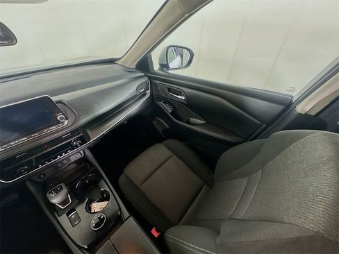 Used 2024 Nissan Rogue SV image 11