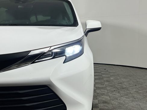 Used 2024 Toyota Sienna LE image 12