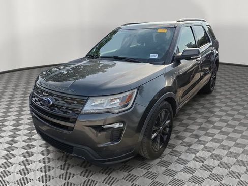 Certified 2018 Ford Explorer XLT w/ Equipment Group 202A FWD image 3