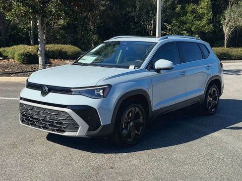 New 2026 Volkswagen Taos SE image 4