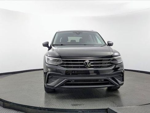 Used 2024 Volkswagen Tiguan SE FWD image 11