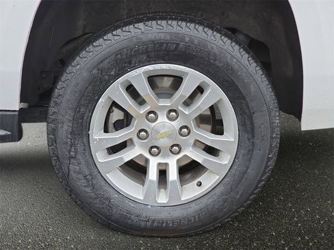 Used 2019 Chevrolet Suburban LT image 38