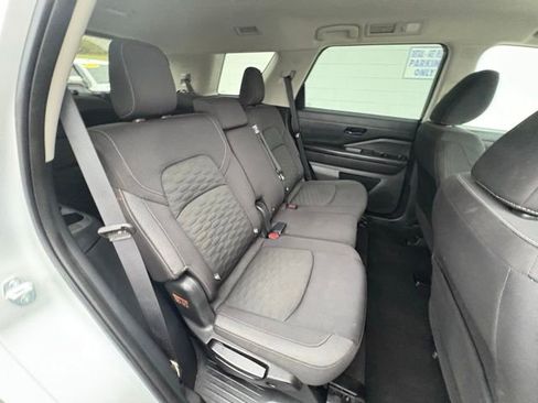 Used 2024 Nissan Pathfinder S image 25