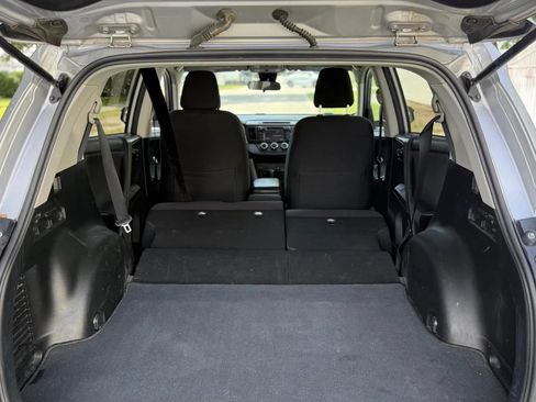 Used 2017 Toyota RAV4 LE FWD image 7