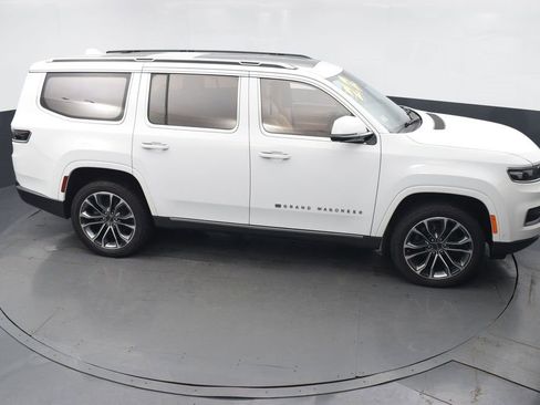 Used 2022 Jeep Grand Wagoneer Series III w/ HD Trailer Tow Package image 47