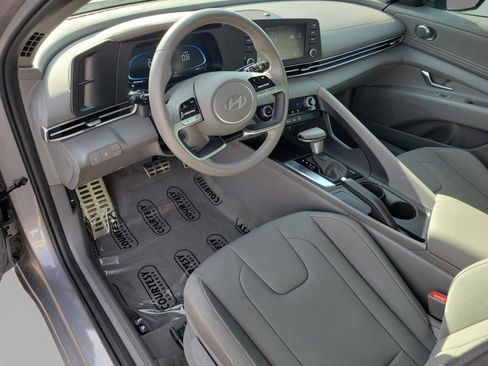 Used 2025 Hyundai Elantra Sport image 14