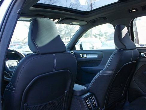 Used 2025 Volvo XC40 B5 Plus image 35