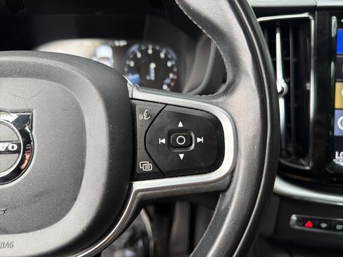Used 2020 Volvo XC60 T5 Momentum w/ Protection Package Premier FWD image 19